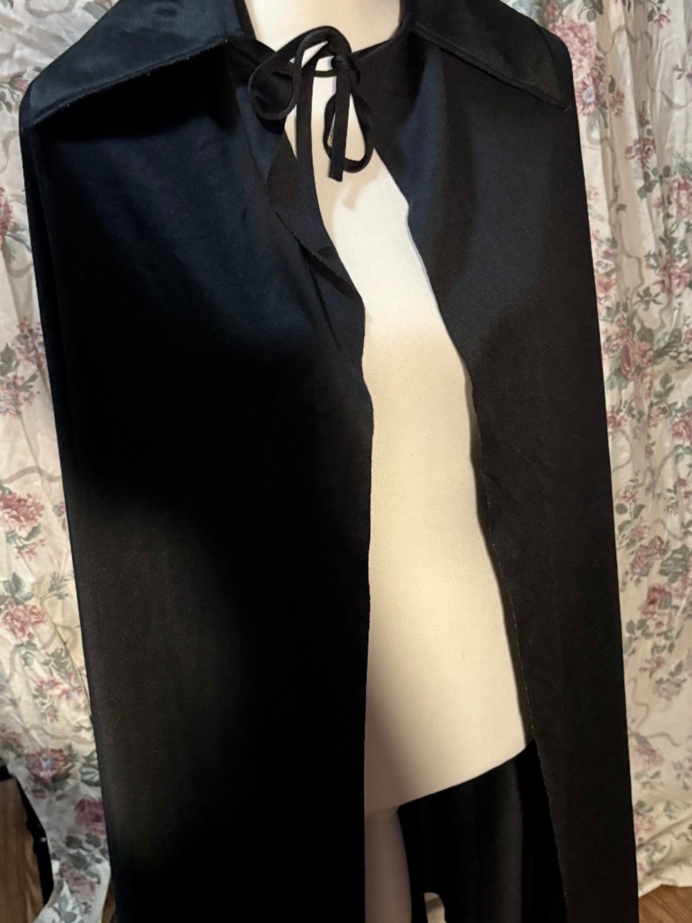 Children's Tie on Cape